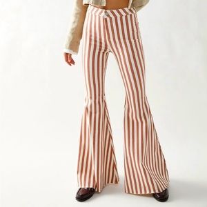 Free People We The Free Just Float On Printed Flare Jeans. Size 24 #NWT